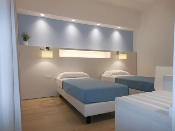 Tek Büyük Yataklı Oda, 2 Tek Kişilik Yatak