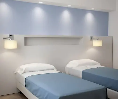 Tek Büyük Yataklı Oda, 2 Tek Kişilik Yatak