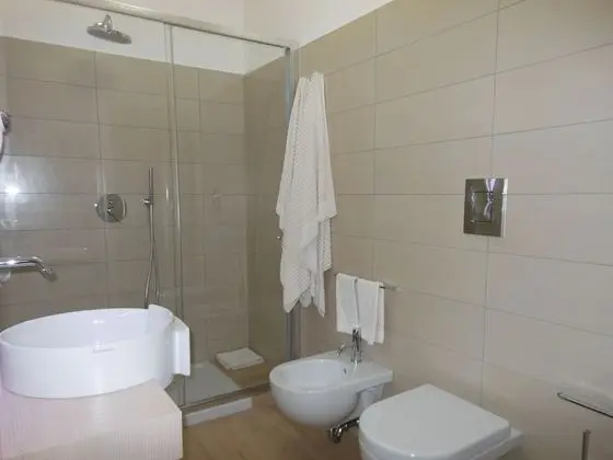 Tek Büyük Yataklı Oda, 2 Tek Kişilik Yatak