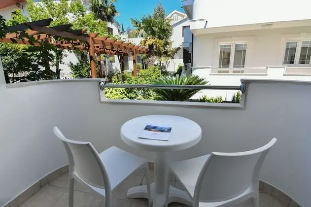 Standard Üç Kişilik Oda, Bahçe Manzaralı