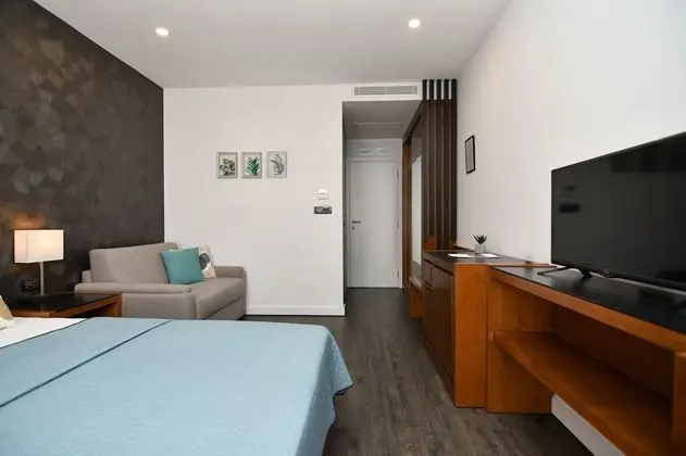 Standard Üç Kişilik Oda, Bahçe Manzaralı