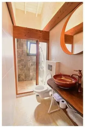 Deluxe Üç Kişilik Oda ,Sokak Manzaralı,Fransız Balkonlu