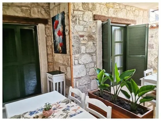 Standart Üç Kişilik Oda,Veranda Manzaralı,Zemin Kat