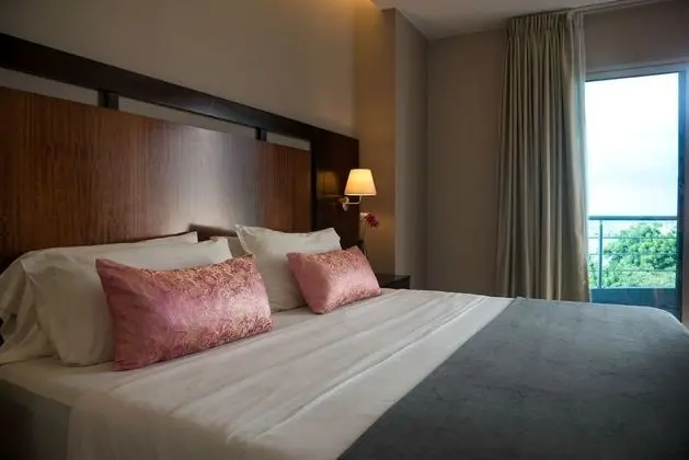 King Room Balcony and Harbour View
