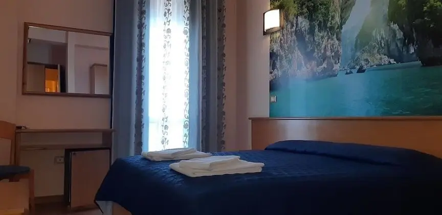 Standard Tek Büyük veya İki Ayrı Yataklı Oda, Kısmi Deniz Manzaralı