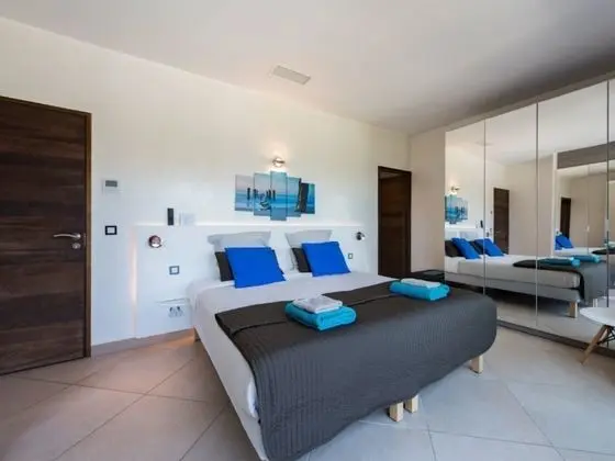 Family Oda, Deniz Manzaralı (Parel)