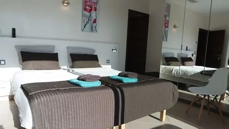 Family Oda, Deniz Manzaralı (Parel)