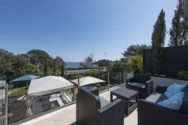 Family Oda, Deniz Manzaralı (Parel)