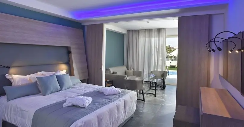 Grand Süit, Kısmi Deniz Manzaralı (Private Pool and Jacuzzi)