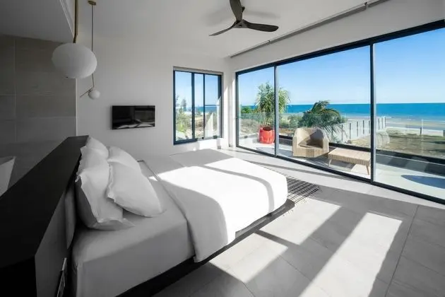 Villa (3 BR Beach Front)
