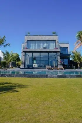 Villa (3 BR Beach Front)