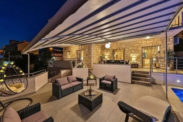 Ev (Peros - heated pool - H(8+1))