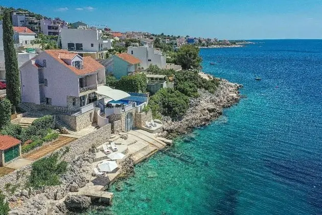 Ev (Peros - heated pool - H(8+1))
