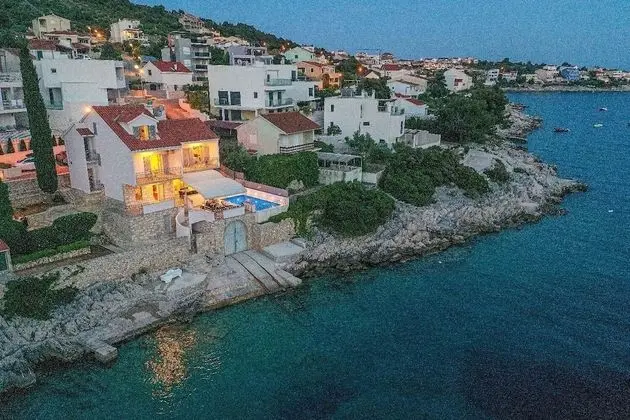 Ev (Peros - heated pool - H(8+1))