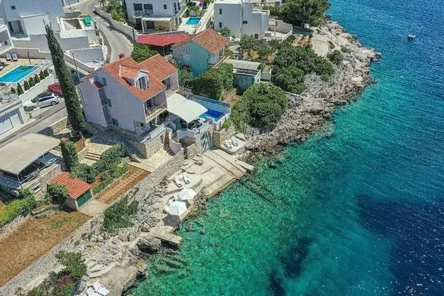 Ev (Peros - heated pool - H(8+1))