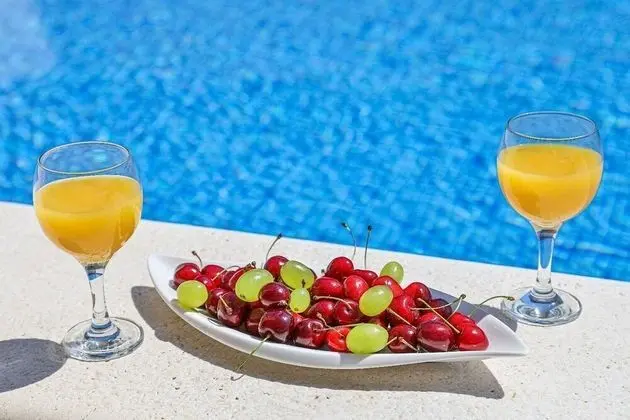 Ev (Peros - heated pool - H(8+1))