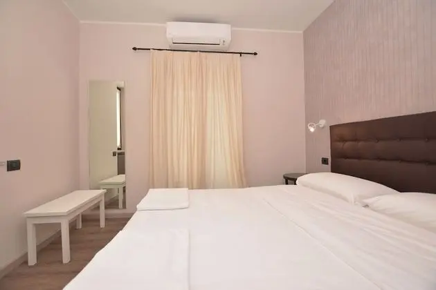 Büyük Yataklı Tek Kişilik Oda