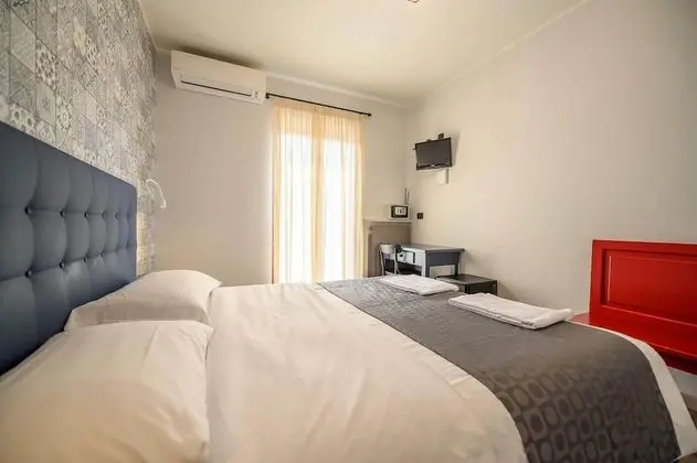 Büyük Yataklı Tek Kişilik Oda