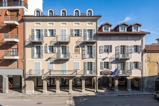 Büyük Yataklı Tek Kişilik Oda