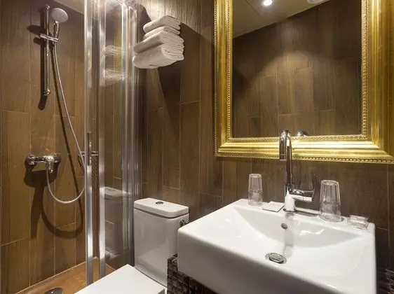 Standard Tek Büyük Yataklı Oda