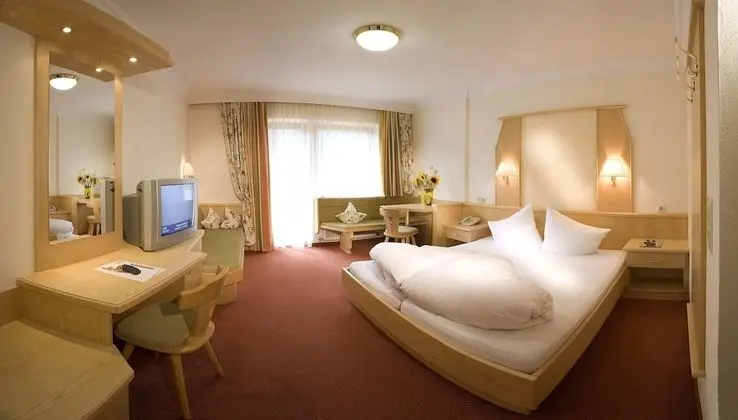 Comfort Tek Büyük Yataklı Oda, Balkon, Bahçe Manzaralı