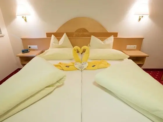 Comfort Tek Büyük Yataklı Oda, Balkon, Bahçe Manzaralı