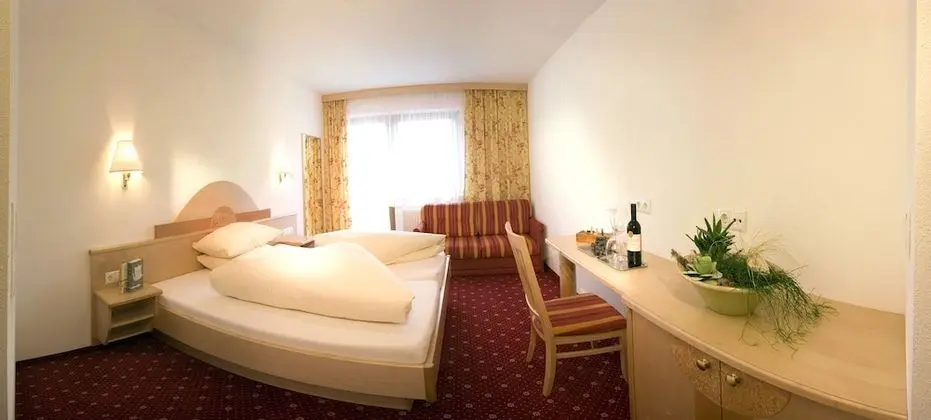 Tek Büyük Yataklı Oda, Balkon, Dağ Manzaralı