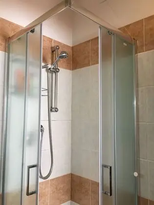 Dört Kişilik Oda, Özel Banyo