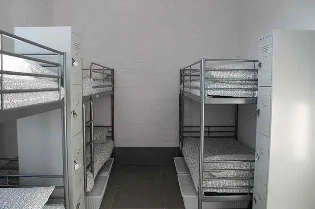 Ortak Ranzalı Oda, 1 Tek Kişilik Yatak