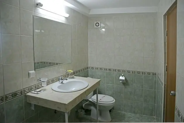 Büyük Yataklı Tek Kişilik Oda