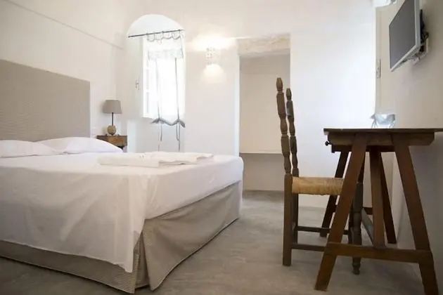 Superior Tek Büyük Yataklı Oda, Havuz Manzaralı (Trullo Venere)