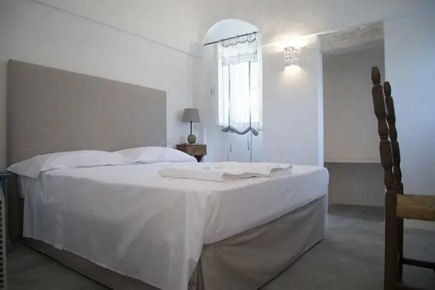 Superior Tek Büyük Yataklı Oda, Havuz Manzaralı (Trullo Venere)