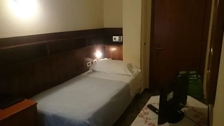 Tek Kişilik Oda, 1 Tek Kişilik Yatak
