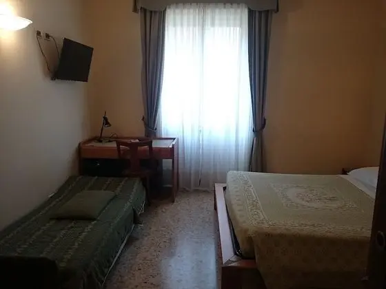 Üç Kişilik Oda, Birden Çok Yatak