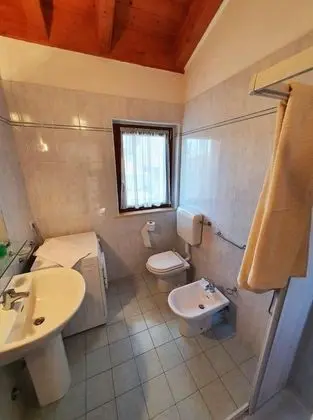 Family Apart Daire, Birden Çok Yatak, 2 Banyolu, Bahçeli (Peschiera - Pool & Free Parking)