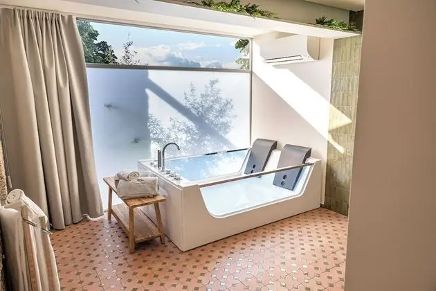 Özel spa küveti