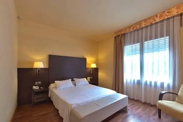 Economy Tek Büyük veya İki Ayrı Yataklı Oda