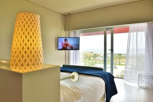 Deluxe Tek Büyük veya İki Ayrı Yataklı Oda, Havuz Manzaralı