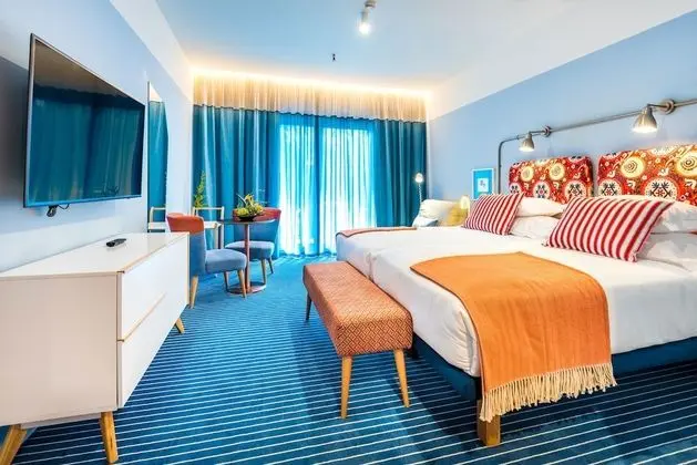 Deluxe Stüdyo (Triple Deluxe Studio)