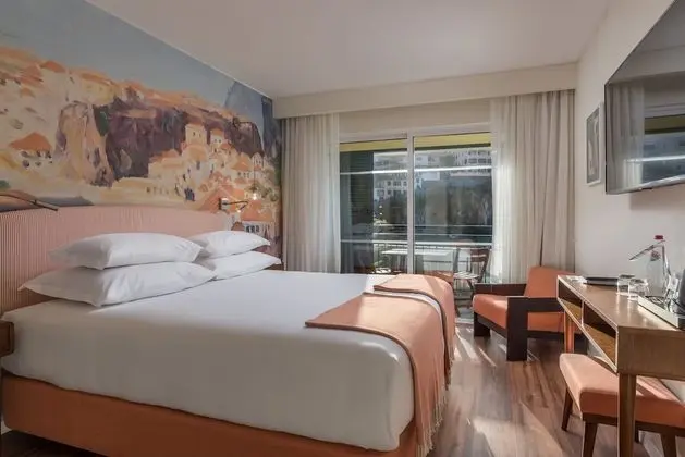 Deluxe Tek Büyük veya İki Ayrı Yataklı Oda, Koy Manzaralı
