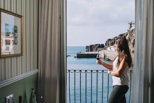 Deluxe Tek Büyük veya İki Ayrı Yataklı Oda, Koy Manzaralı