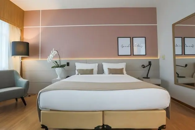 Deluxe Corner