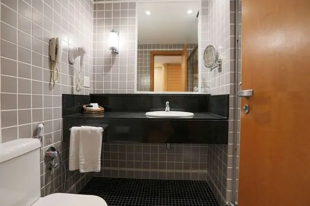 Deluxe Corner