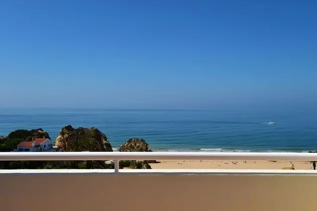 Tek Büyük veya İki Ayrı Yataklı Oda, Deniz Manzaralı