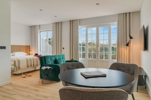 Family Oda, Balkon (Club House)