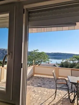 Ev (Pet - 20m from the sea - H(6))