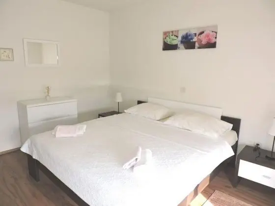 Ev (Pet - 20m from the sea - H(6))