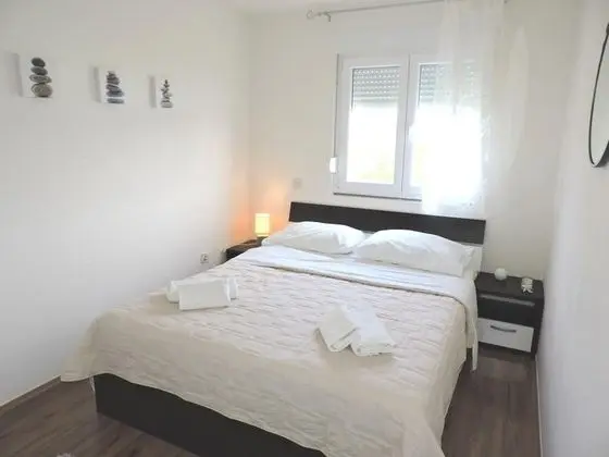 Ev (Pet - 20m from the sea - H(6))