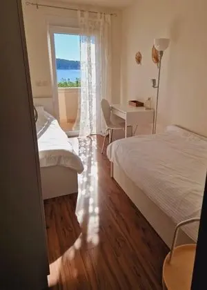 Ev (Pet - 20m from the sea - H(6))