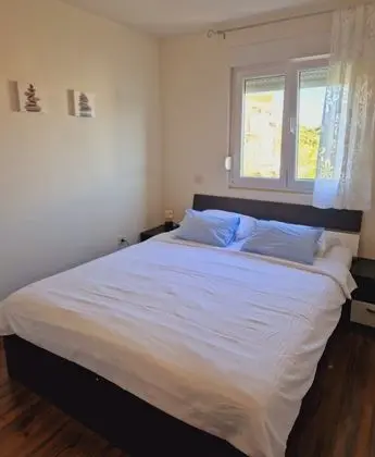 Ev (Pet - 20m from the sea - H(6))